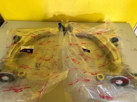 2x rameno přední spodní kompletní Chrysler Pacifica od r.v. 2016