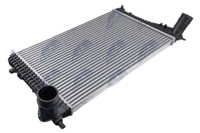 Intercooler, chladič plnicího vzduchu AUDI A 3 / S 3 (8P) (03-) 1.6 TDI, SEAT ALTEA (5P) (04-) 1.6 TDI, LEON (1P1) (05-) 1.6 TDI, SKODA OCTAVIA II (1Z) (04-) 1.6 TDI, SUPERB II (3T) (08-) 1.6 TDI, YETI (5L) (09-) 1.6 TDI, VW BEETLE (5C) (11-) 1.6 TDI