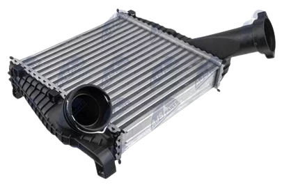 Intercooler, chladič plnicího vzduchu levá strana AUDI Q7 (06-15) 3.0 TDI, TOUAREG (06-18) 3.0 TDI, CAYENNE (09-) 3.0